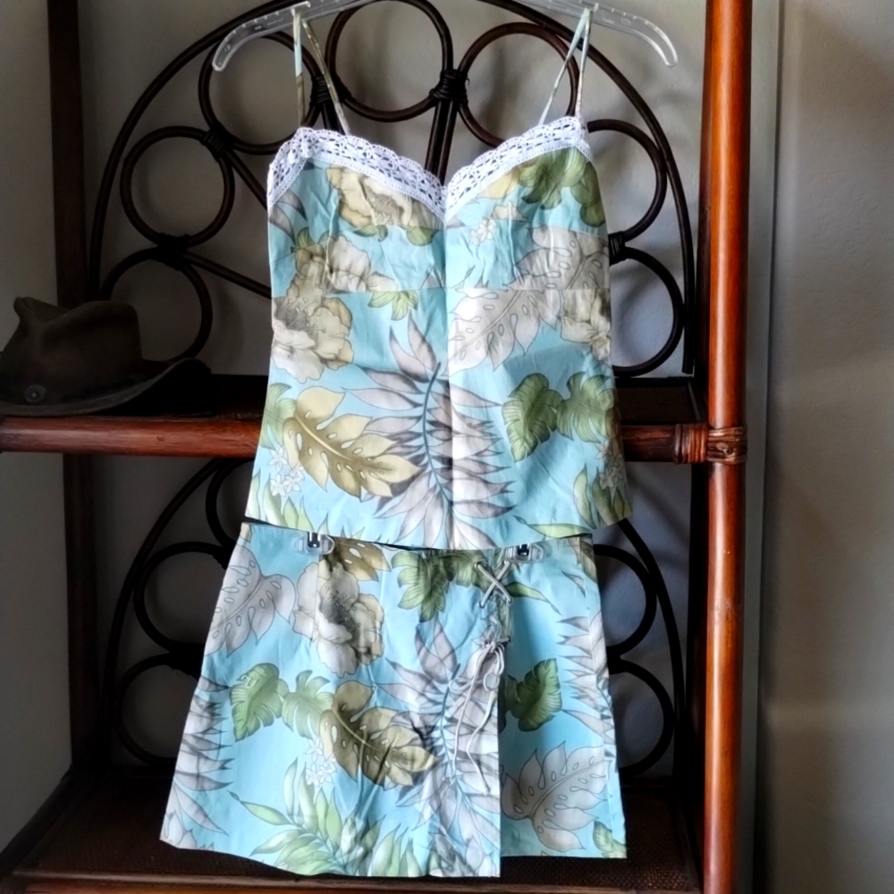 Paper Doll mini skirt pants set. Stretchy floral fabric, junior size 5, new.